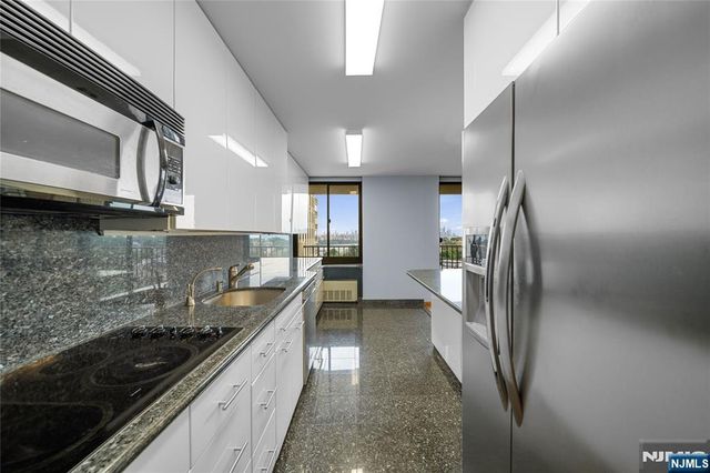 200 Winston Drive 718, Cliffside Park, NJ 07010