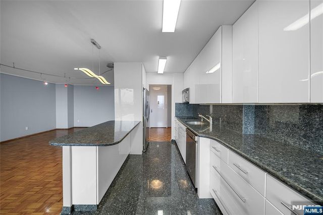 200 Winston Drive 718, Cliffside Park, NJ 07010