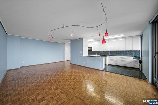 200 Winston Drive 718, Cliffside Park, NJ 07010