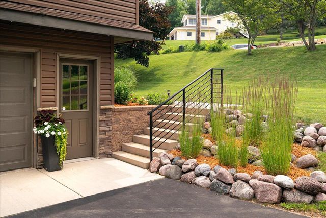 734 4th STREET N, La Crescent, MN 55947