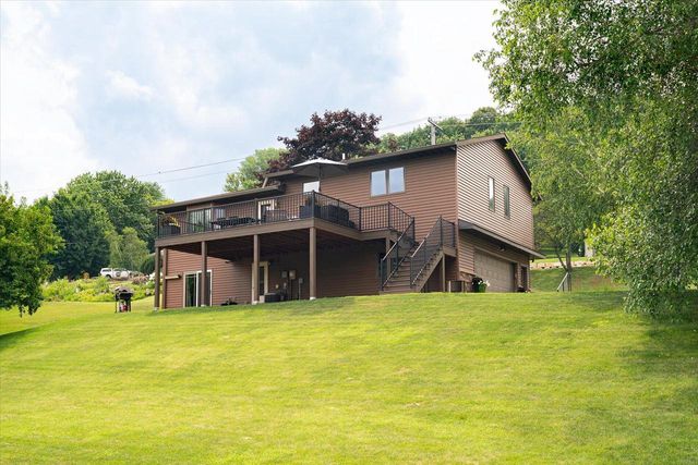 734 4th STREET N, La Crescent, MN 55947