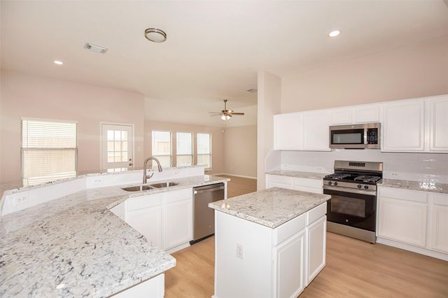 914 Cove Crest Trail, Fresno, TX 77545