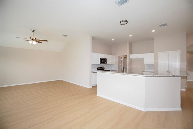 914 Cove Crest Trail, Fresno, TX 77545