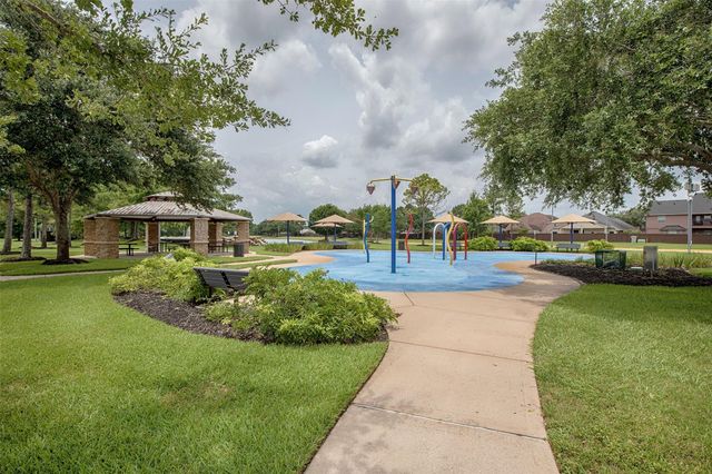 914 Cove Crest Trail, Fresno, TX 77545