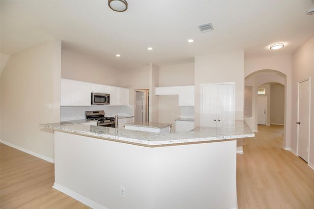 914 Cove Crest Trail, Fresno, TX 77545
