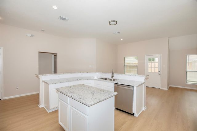 914 Cove Crest Trail, Fresno, TX 77545