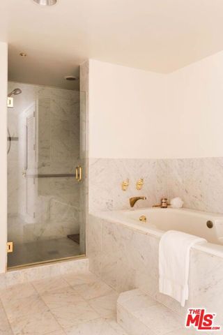 10520 Wilshire Boulevard 303, Los Angeles, CA 90024