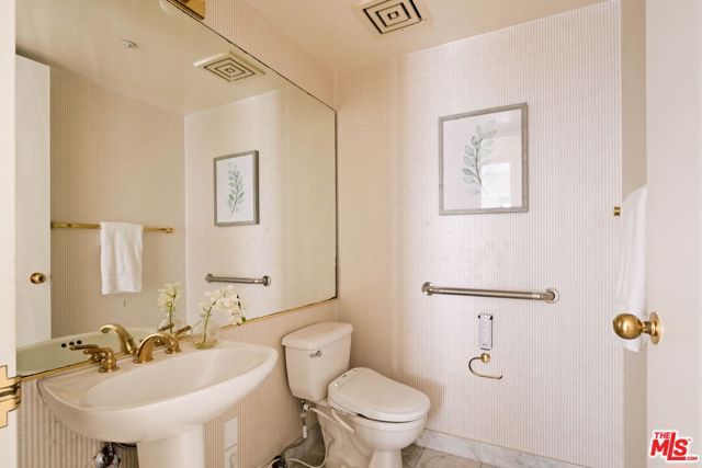 10520 Wilshire Boulevard 303, Los Angeles, CA 90024