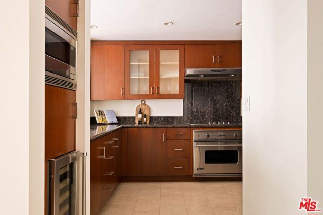 10520 Wilshire Boulevard 303, Los Angeles, CA 90024