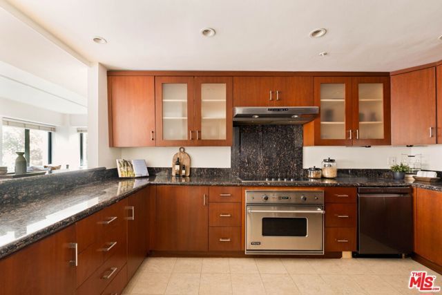 10520 Wilshire Boulevard 303, Los Angeles, CA 90024