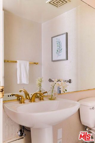 10520 Wilshire Boulevard 303, Los Angeles, CA 90024