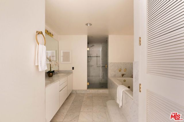 10520 Wilshire Boulevard 303, Los Angeles, CA 90024