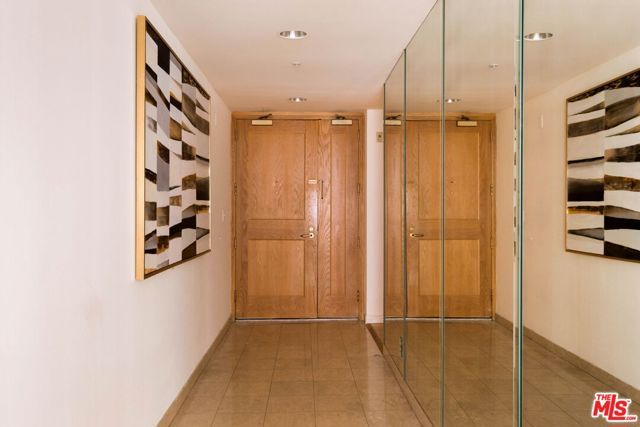 10520 Wilshire Boulevard 303, Los Angeles, CA 90024