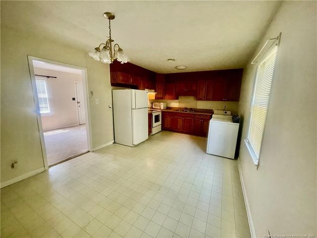 1719 Merry Oaks Drive, Fayetteville, NC 28304