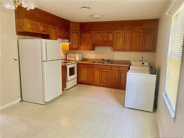 1719 Merry Oaks Drive, Fayetteville, NC 28304