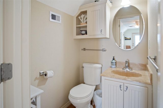 1044 Waco Road, Gilchrist, TX 77617