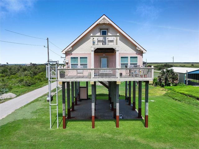 1044 Waco Road, Gilchrist, TX 77617