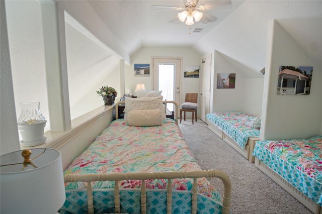 1044 Waco Road, Gilchrist, TX 77617