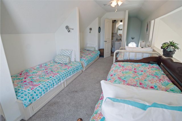 1044 Waco Road, Gilchrist, TX 77617