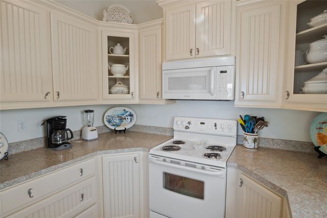 1044 Waco Road, Gilchrist, TX 77617