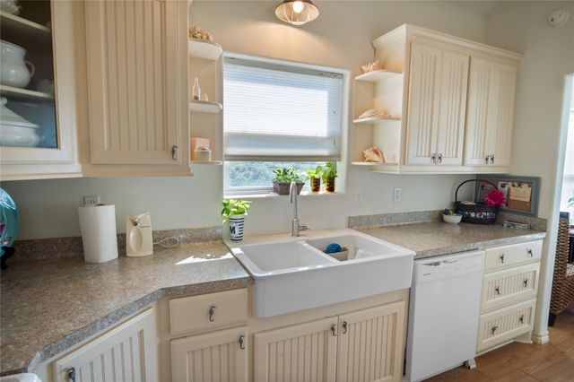 1044 Waco Road, Gilchrist, TX 77617