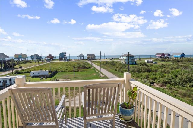 1044 Waco Road, Gilchrist, TX 77617