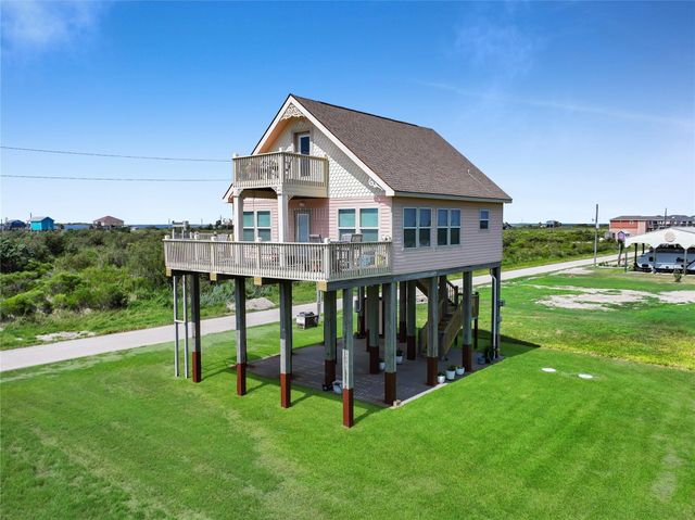 1044 Waco Road, Gilchrist, TX 77617