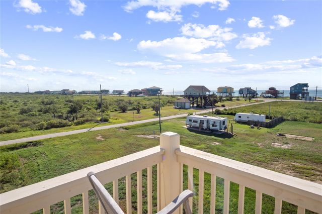 1044 Waco Road, Gilchrist, TX 77617