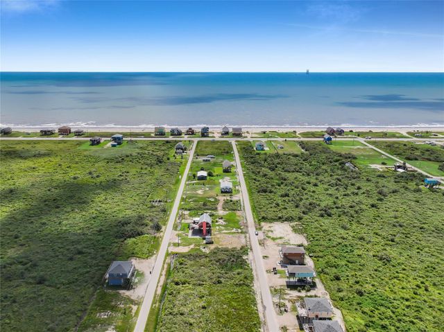 1044 Waco Road, Gilchrist, TX 77617