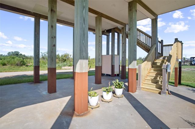 1044 Waco Road, Gilchrist, TX 77617