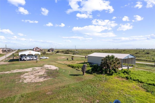 1044 Waco Road, Gilchrist, TX 77617