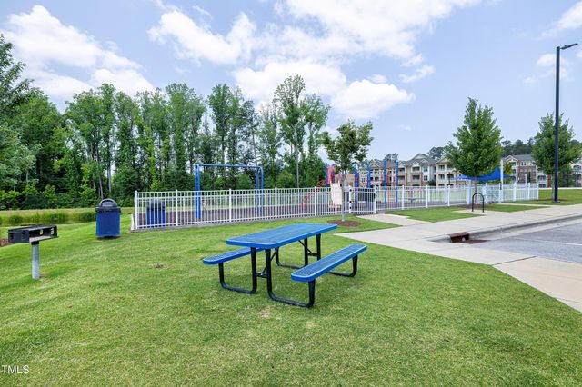 2520 Forge Village Way, Apex, NC 27523