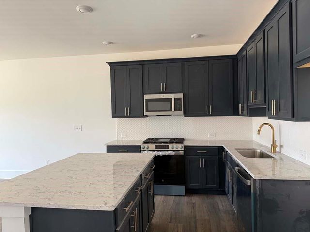 1561 Driggs NW Drive, Atlanta, GA 30318