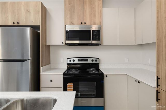 2505 S Hilltop Avenue, Edinburg, TX 78542