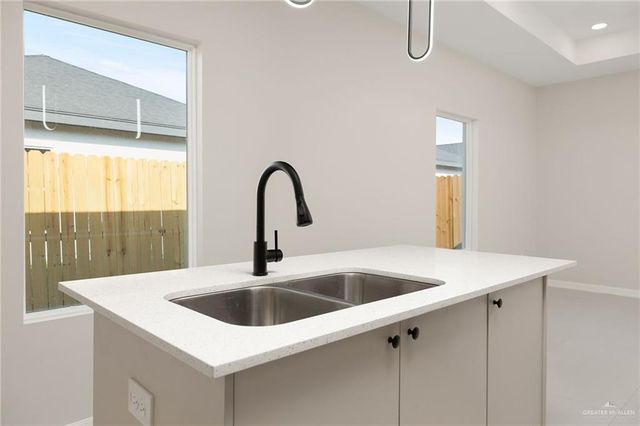 2505 S Hilltop Avenue, Edinburg, TX 78542