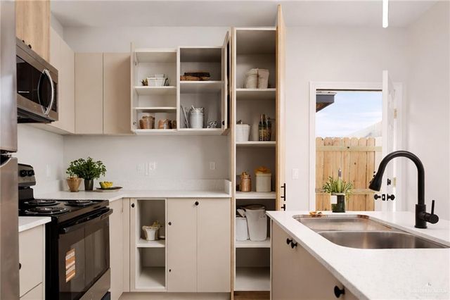 2505 S Hilltop Avenue, Edinburg, TX 78542