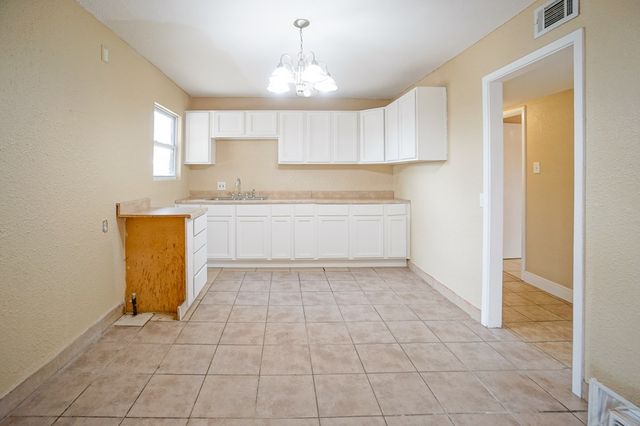 404 W Jax Ave, Midland, TX 79701