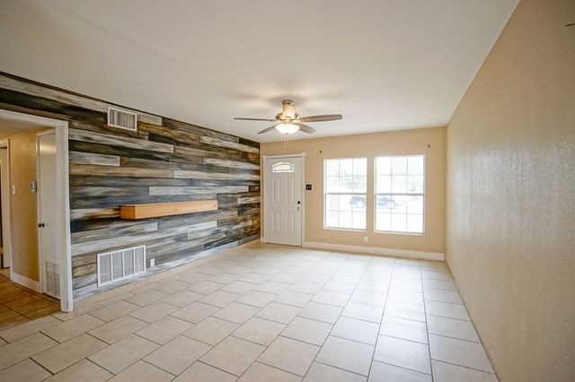 404 W Jax Ave, Midland, TX 79701