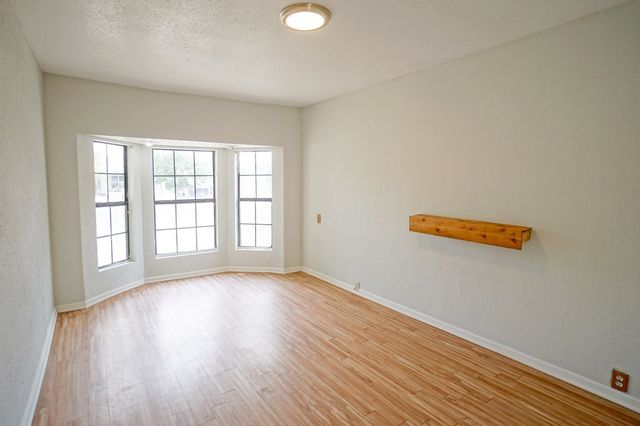 404 W Jax Ave, Midland, TX 79701