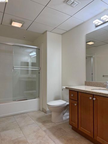 423 7Th St 607, Oakland, CA 94607