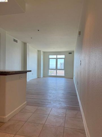 423 7Th St 607, Oakland, CA 94607