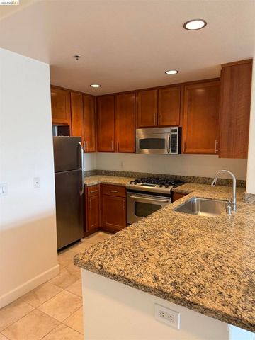 423 7Th St 607, Oakland, CA 94607