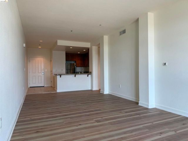 423 7Th St 607, Oakland, CA 94607