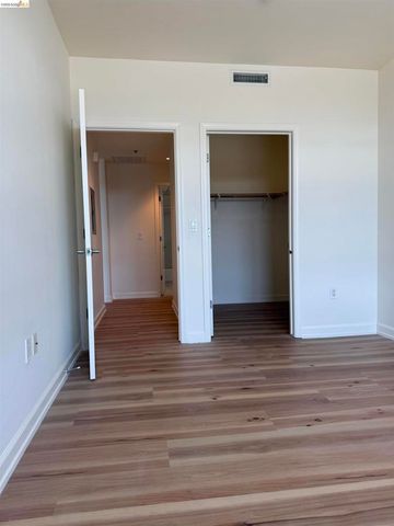 423 7Th St 607, Oakland, CA 94607