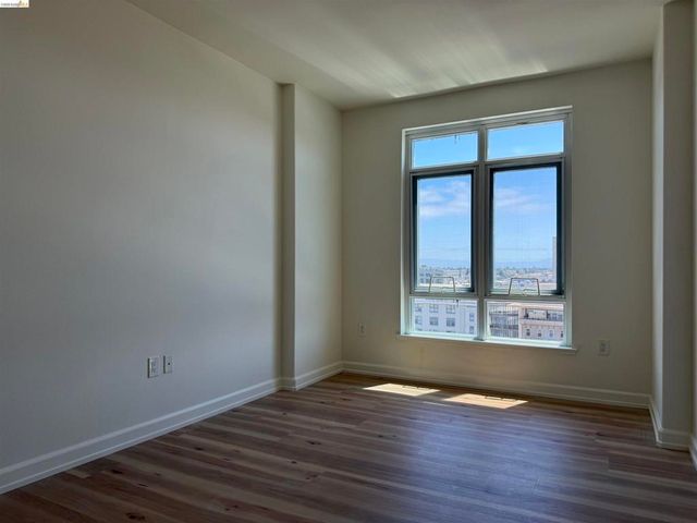 423 7Th St 607, Oakland, CA 94607