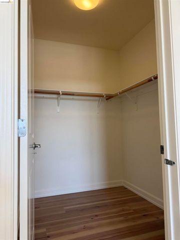 423 7Th St 607, Oakland, CA 94607