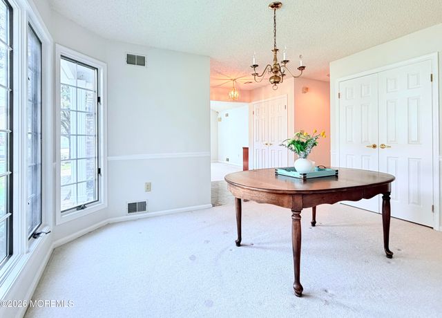 24 Abbey Lane, Marlboro, NJ 07746