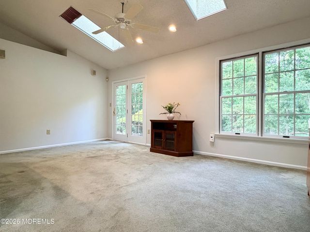 24 Abbey Lane, Marlboro, NJ 07746