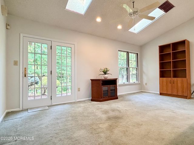 24 Abbey Lane, Marlboro, NJ 07746
