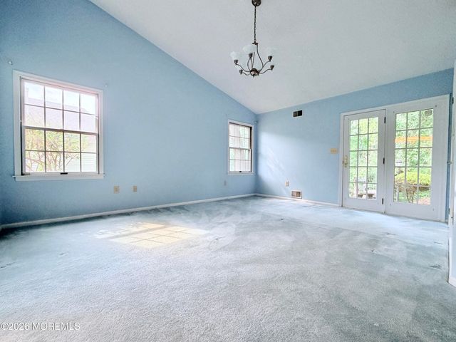 24 Abbey Lane, Marlboro, NJ 07746